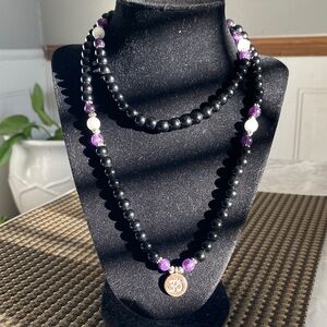 Ónix & Amethyst Beaded Necklace Om Mala Pendant